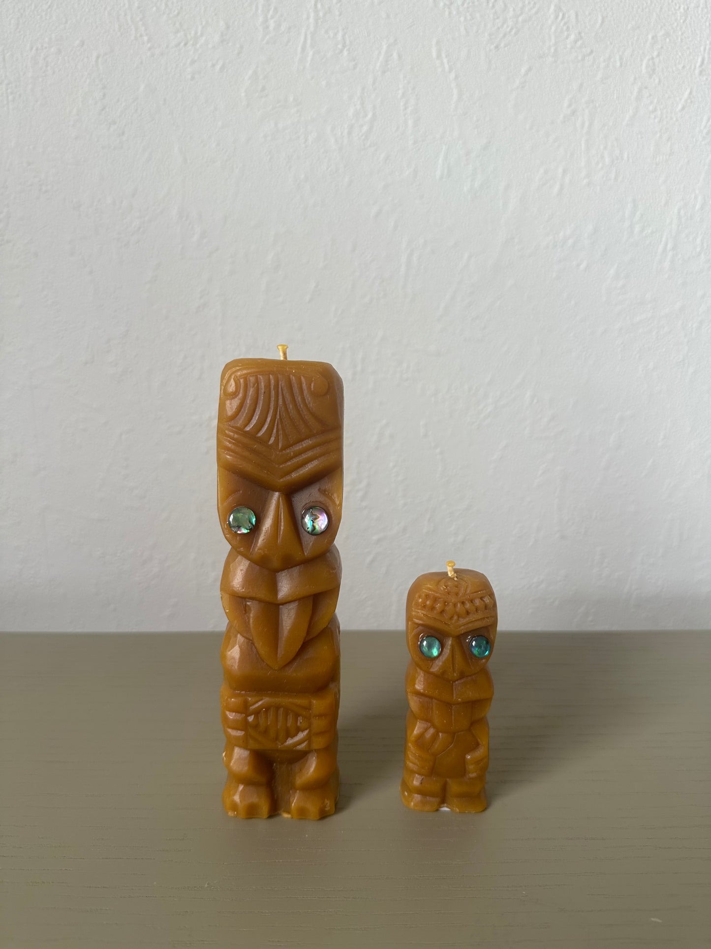 beeswax candle - Te Pou large